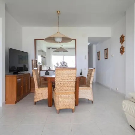 R126 Beachfront Sant Salvador Apartment