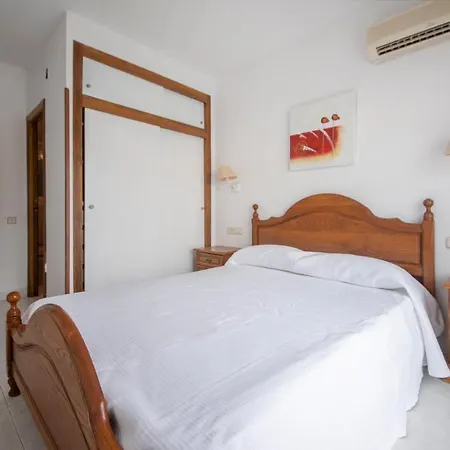 R126 Beachfront Sant Salvador *
