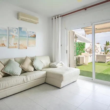 R126 Beachfront Sant Salvador Apartment *