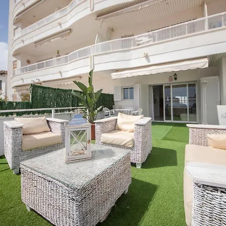 R126 Beachfront Sant Salvador Apartment