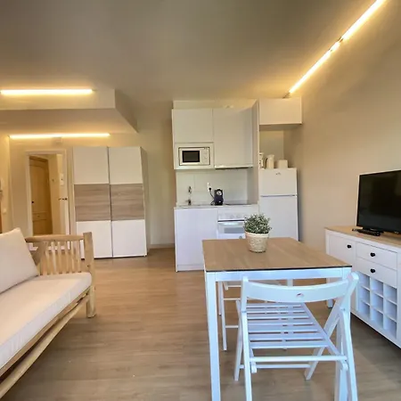Apartment R126 Beachfront Sant Salvador *