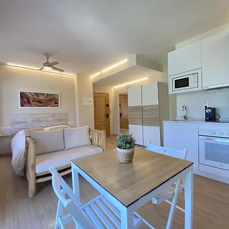 R126 Beachfront Sant Salvador Apartment *